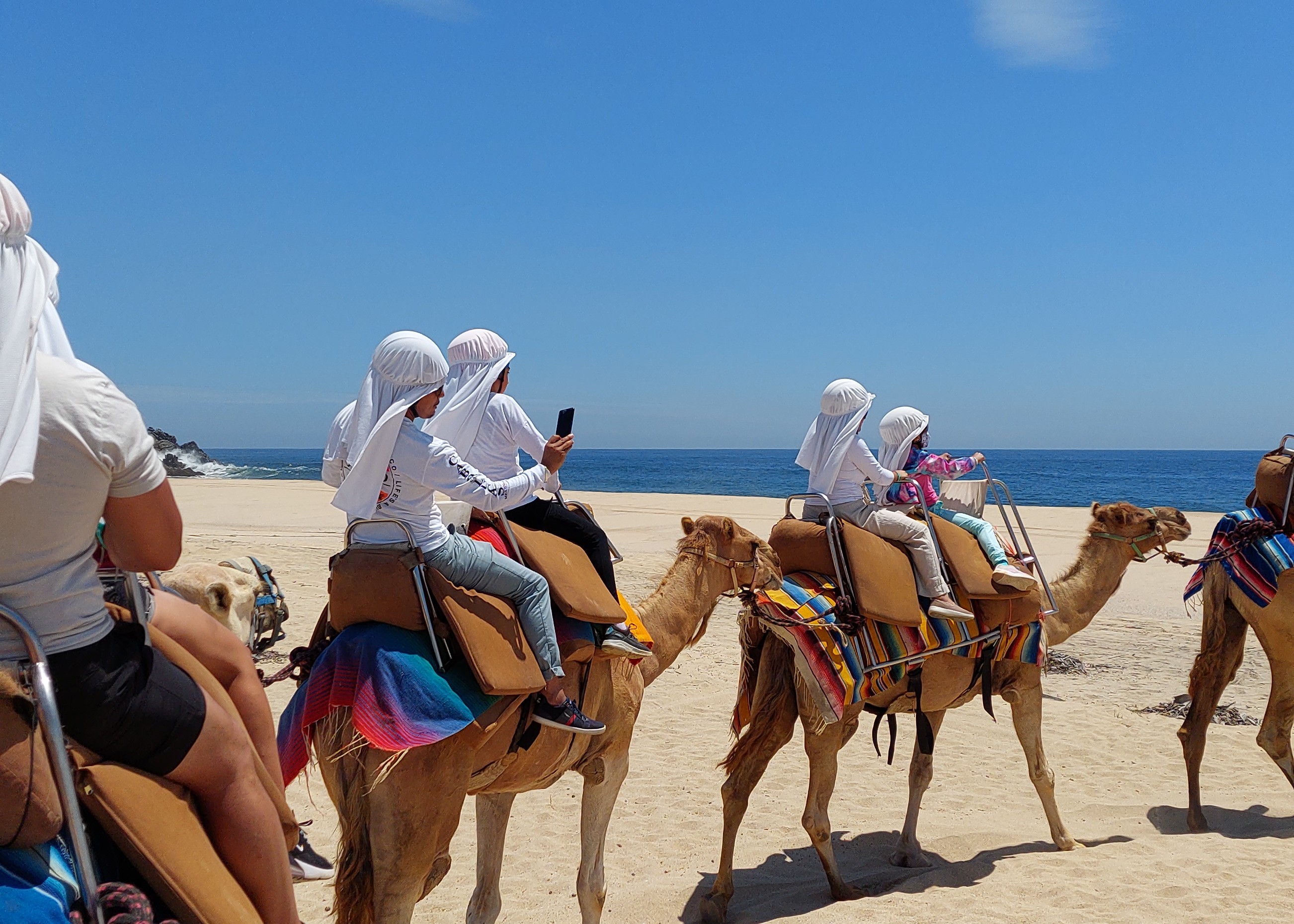 Clientes felices en la playa